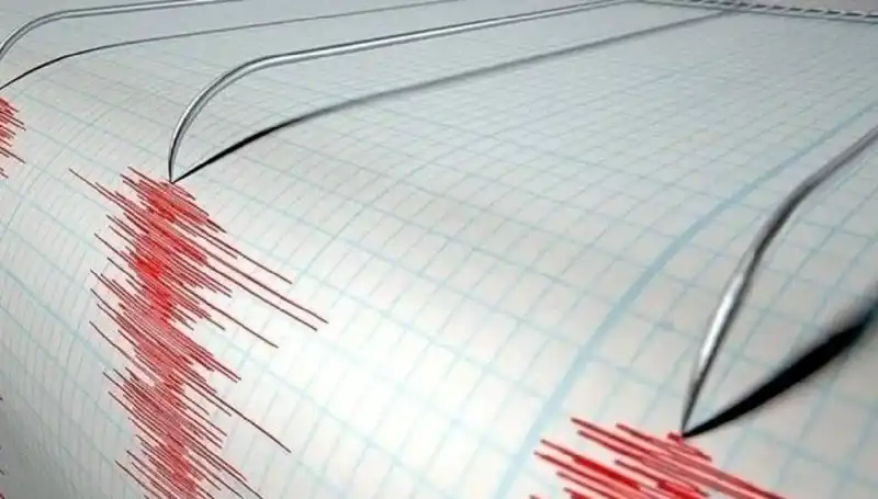 Ege Denizi'nde Korkutan Deprem: 3.5 Büyüklüğünde Sarsıntı!