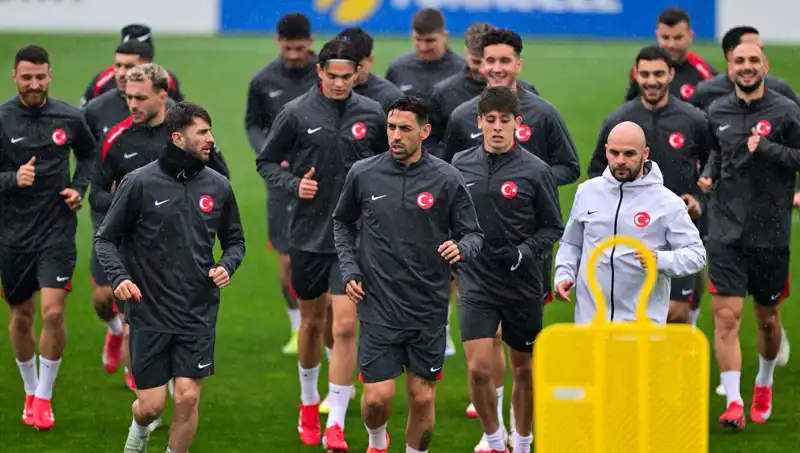 Milli Takımda Kriz: İki Futbolcu Ağrıları Nedeniyle Kamptan Ayrıldı!