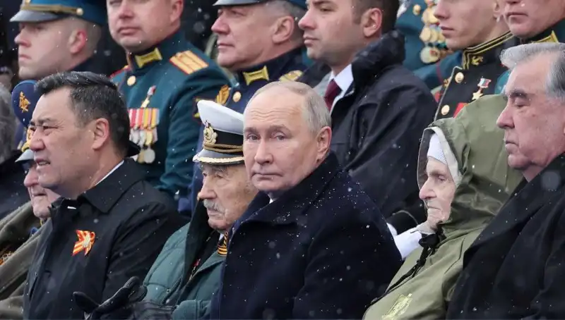 Rus Ordusu Büyüyor: Putin'den Askeri Güç Artışına Tarihi Davet