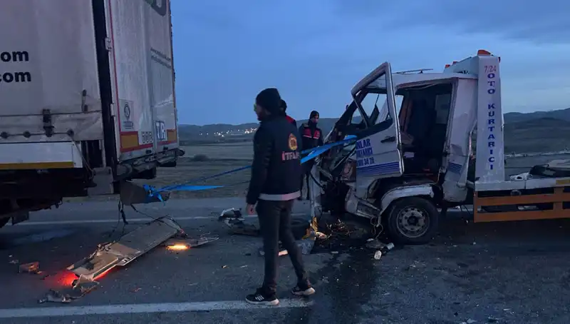 Yardım İçin Duran Vatandaşa Arkadan Çarpan Çekici Faciaya Neden Oldu