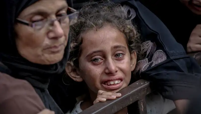 Gazze'de Açlık Savaşı: İsrail Askeri Yemekleri Toprağa Gömmüş