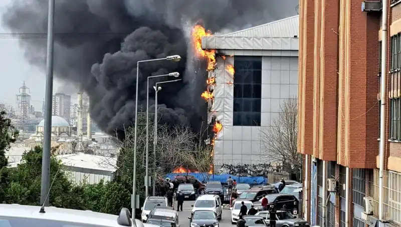 Başakşehir’de Sanayi Sitesinde Büyük Yangın: Ayrıntılar ve Nedenler