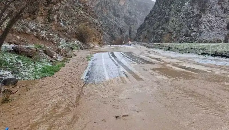 Tunceli'de Dolu ve Sağanaktan Olumsuz Etkilenen Hayat!