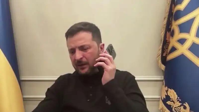 Zelenski’nin Basın Toplantısı Sırasında Macron’dan Şaşırtan Arama