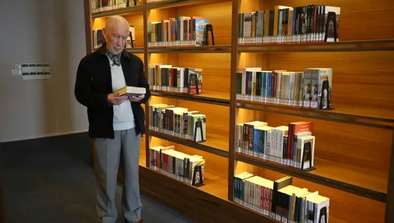71 Yıldır Kitaplarla Buluşarak Hayatına Renk Katan Çocukluk Tutkusu