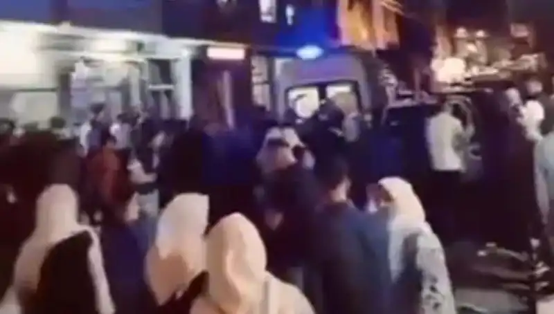 14 Yaşındaki Kader Balkondan Düşerek Hayati Tehlike Geçiriyor!